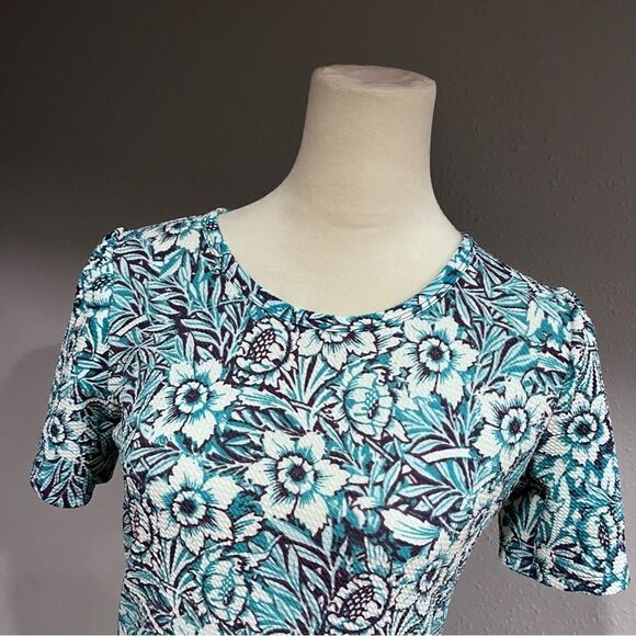 Gorgeous LuLaRoe Amelia floral short sleeve knee length dress - Picture 2 of 14